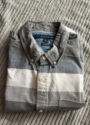 Chemise tommy Hilfiger en très bon état taille M chemise 36, marque: Tommy Hilfiger, état: Très bon état, taille: M, 8,00 €, 9,10 € Protection acheteurs incluse