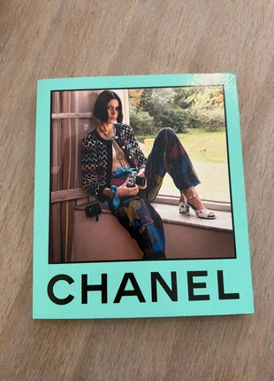 Boek Chanel collection prêt a portier printemps-été 2022, staat: Heel goed, € 15,00, € 16,45 inclusief Kopersbescherming