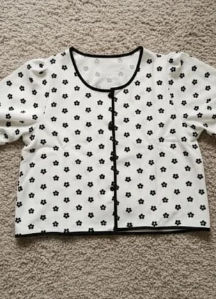 Blouse blanche à petites fleurs noires – style rétro chic, brand: NovaBabe, condition: Very good, size: S / 36 / 8, €29.99, €32.19 includes Buyer Protection