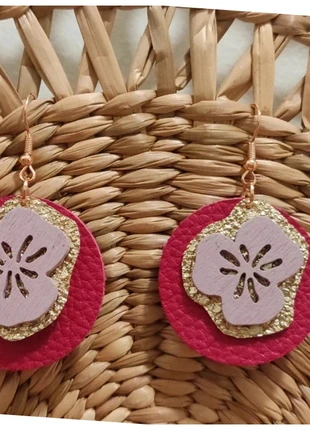 Boucles d'oreilles fantaisie en cuir et fleur, marque: Fantaisie, état: Neuf sans étiquette, 5,50 €, 6,48 € Protection acheteurs incluse