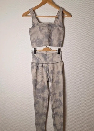 Ensemble brassière + legging Oceans Apart taille S couleur gris/argenté, marca: Oceans Apart, estado: Muy bueno, tamaño: S / 36 / 8, 28,00 €, 30,10 € Protección al comprador Pro incluida