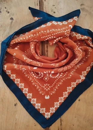 Foulard viscose carré doux bandana Camel vintage, marke: Boutique indépendante, zustand: Sehr gut, 9,50 €, 10,68 € inklusive Vinted-Käuferschutz
