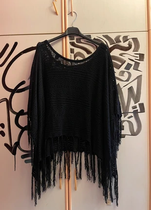 Poncho traforato con trama nero in stile gothic con frange, marca: Tally Weijl, estado: Muito bom, tamanho: S / 36 / 8, €5.00, €5.95 inclui Proteção do Comprador