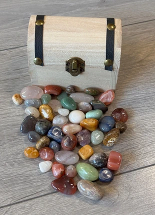 Houten Schatkist met Edelstenen – Mix van Trommelstenen, marque: Houten Schatkist met Edelstenen – Mix van Trommels, état: Neuf sans étiquette, taille: 6 ans / 116 cm, 7,49 €, 8,56 € Protection acheteurs incluse