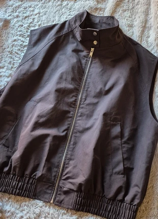 chaqueta sin mangas con cuello alto, marca: Bershka, estado: Novo sem etiquetas, tamanho: L / 40 / 12, €6.00, €7.00 inclui Proteção do Comprador