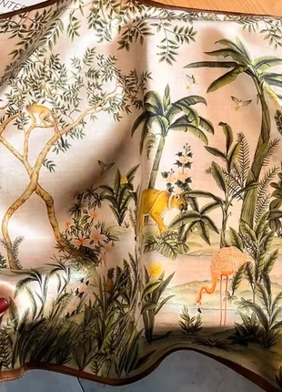 New, 100% silk, soft scarf, green, ecru, brown, with a jungle scene., merk: onbekend, staat: Nieuw met prijskaartje, € 16,00, € 17,50 inclusief Kopersbescherming