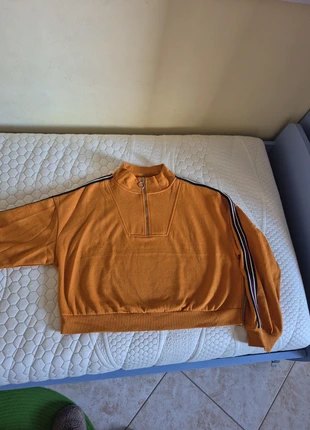 Felpa Terranova crop L – invernale, giallo scuro, con strisce sulle maniche, merk: Terranova, staat: Heel goed, maat: L / 40 / 12, € 9,00, € 10,15 inclusief Kopersbescherming