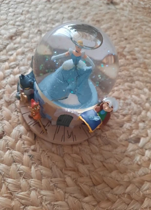 Boule à neige Cendrillon Disney, marque: Disneyland Paris, état: Très bon état, 15,00 €, 16,45 € Protection acheteurs incluse