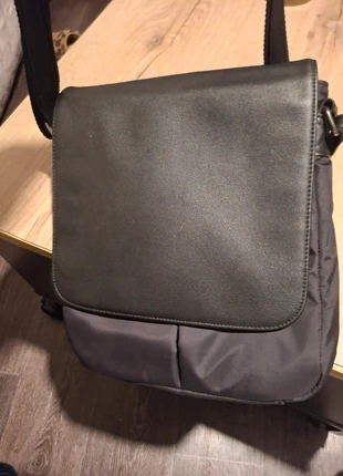 Sac homme André multipoches, marque: André, état: Neuf avec étiquette, 25,00 €, 26,95 € Protection acheteurs incluse