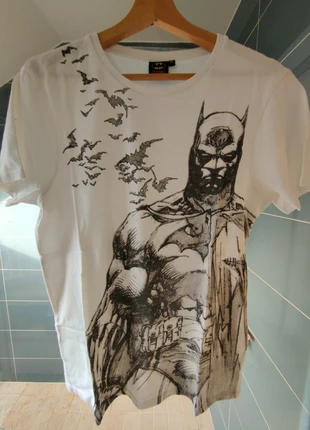 T-shirt Batman, marca: Batman, estado: Muito bom, tamanho: M, €15.00, €16.45 inclui Proteção do Comprador