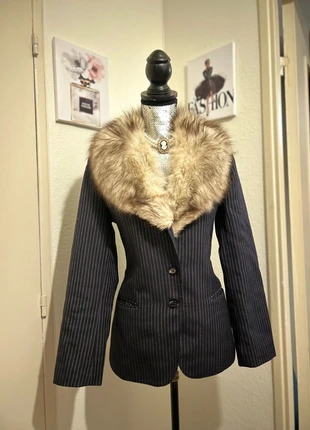 Veste blazer cintrée chic avec fourrure vintage rétro made in France, marque: Vintage Dressing, état: Très bon état, taille: M / 38 / 10, 45,00 €, 47,95 € Protection acheteurs (Pro) incluse