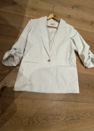 Woman’s Ivory white jacket with fine pinstripes, brand: Dunnes Stores, condition: New without tags, size: XL / 42 / 14, €22.00, €23.80 includes Buyer Protection