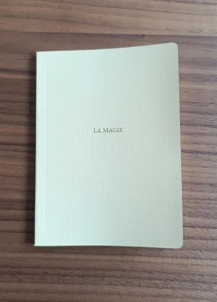 Carnet beige "La Magie" de Sézane, marque: Sézane, état: Neuf avec étiquette, 1,00 €, 1,75 € Protection acheteurs incluse