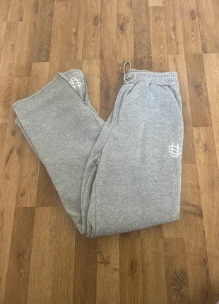 Jogging Gris Y2K – Coupe Droite – Taille L – Neuf sans étiquette, merk: y2k, staat: Nieuw zonder prijskaartje, maat: L, € 29,90, € 32,10 inclusief Kopersbescherming