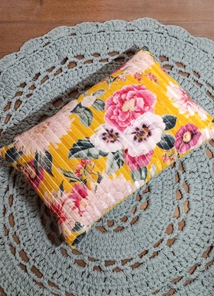 Velours prachtig kleurrijk kussen “Janne” van Imbarro, met bloemen!, merk: Vintage Love, staat: Heel goed, maat: Overige, € 25,00, € 26,95 inclusief Kopersbescherming