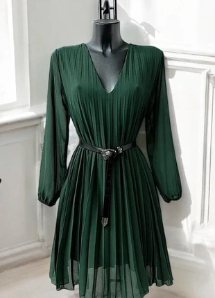 Robe courte verte taille M, marque: Boutique Parisienne, état: Très bon état, taille: M / 38 / 10, 31,00 €, 33,25 € Protection acheteurs (Pro) incluse