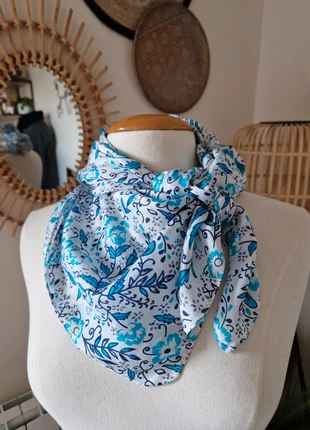 🧣Agnès B - Adorable Foulard carré en soie motifs Liberty bleu 95x95 cm romantique bohême, merk: Agnes b, staat: Heel goed, € 15,00, € 16,45 inclusief Kopersbescherming Pro