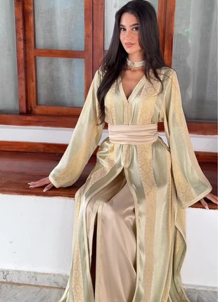 Robe brodée takchita karakou caftan algérien marocain khotba traditionnel mariage hlel henna, marque: Magnifique, état: Neuf avec étiquette, taille: Taille unique, 160,00 €, 168,70 € Protection acheteurs incluse