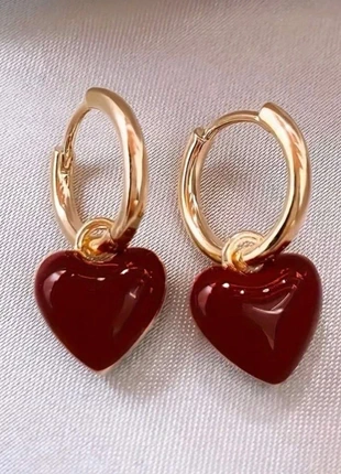 Elegant red heart earrings, merk: Pearl, staat: Nieuw met prijskaartje, € 6,00, € 7,00 inclusief Kopersbescherming