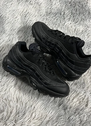 Basket / Chaussures Nike Air Max 95 full black / noir taille 40, brand: Nike, condizioni: Ottime, taglia: 40, €80.00, €84.70 include la Protezione acquisti