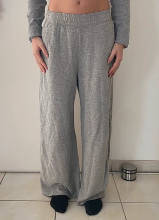 Jogging large, marque: H&M, état: Très bon état, taille: XS / 34 / 6, 7,00 €, 8,05 € Protection acheteurs incluse