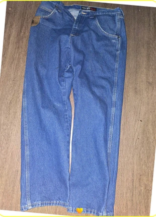 jean wrangler marine taille 44, marke: Wrangler, zustand: Sehr gut, größe: M, 12,00 €, 13,30 € inklusive Vinted-Käuferschutz