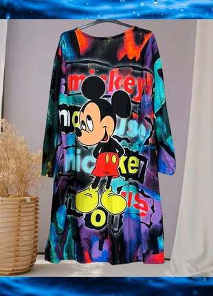 Vestido oversize con estampado de Mickey Mouse. Belle robe oversize avec imprimé Mickey Mouse., marca: Boutique Italiana, estado: Nuevo con etiquetas, tamaño: Talla única, 40,40 €, 43,12 € Protección al comprador incluida