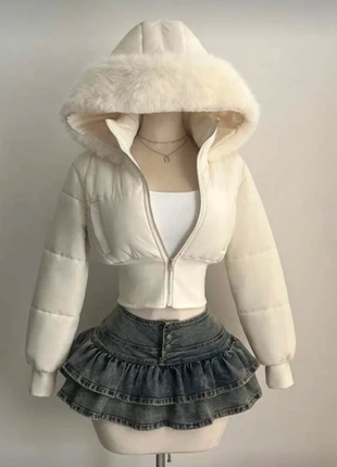 Doudoune blanche courte femme – capuche fourrée, marque: y2k, état: Très bon état, taille: S / 36 / 8, 64,90 €, 68,85 € Protection acheteurs incluse