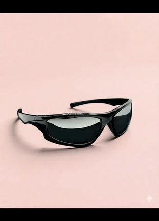 Lunettes Style futuriste, rave, y2k, ski - Couleur noire verre effet miroir, marque: y2k, état: Neuf sans étiquette, 11,90 €, 13,20 € Protection acheteurs incluse