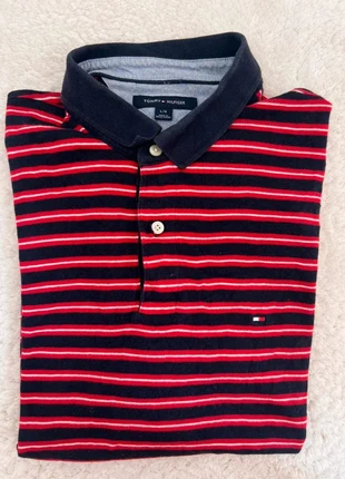 Polo Tommy Hilfiger à rayures brodé - L - bleu marine rouge, marke: Tommy Hilfiger, zustand: Sehr gut, größe: L, 9,00 €, 10,15 € beinhaltet Vinted-Käuferschutz Pro