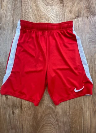 Short de sport enfant noke Taille L, marque: Nike, état: Très bon état, taille: L, 6,00 €, 7,00 € Protection acheteurs (Pro) incluse