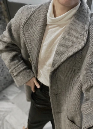 Cappotto IT girl oversize in lana e spalline imbottite - M/L, brand: Vintage Dressing, condizioni: Ottime, taglia: M / IT 42 / EU 38, €32.00, €34.30 include la Protezione acquisti