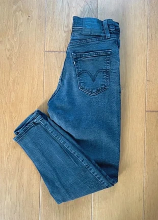 Jean Lévis high waisted taper Noir - Taille haute, marke: Levi's, zustand: Sehr gut, größe: XXS / 32 / 4, 22,00 €, 23,80 € beinhaltet Vinted-Käuferschutz Pro