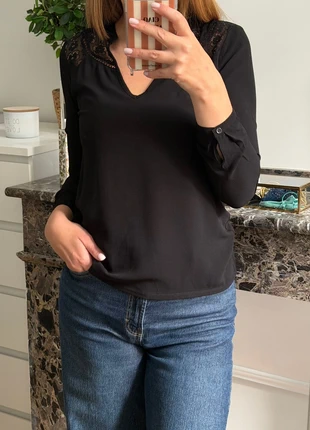 Blouse noire Naf Naf – Dos légèrement transparent & détails dentelle, brand: Naf Naf, condition: Very good, size: S / 36 / 8, €7.90, €9.00 includes Buyer Protection