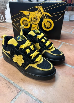 Flower Instincts x Honda | Motor sneakers - Made in Portugal - Dead stock | Jaune - Noir | Taille 41, marke: Flower Instincts, zustand: Neu, mit Etikett, größe: 41, 95,00 €, 100,45 € inklusive Vinted-Käuferschutz