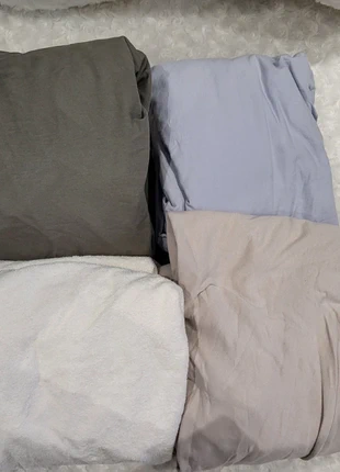 4 drap housse et un protège matelas, staat: Goed, maat: 160-170 x 190-200 cm, € 20,00, € 21,70 inclusief Kopersbescherming