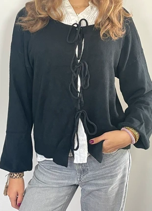 pull noir avec des accroches au milieu, brand: Boutique indépendante, condizioni: Nuovo senza cartellino, taglia: S / IT 40 / EU 36, €9.90, €11.10 include la Protezione acquisti