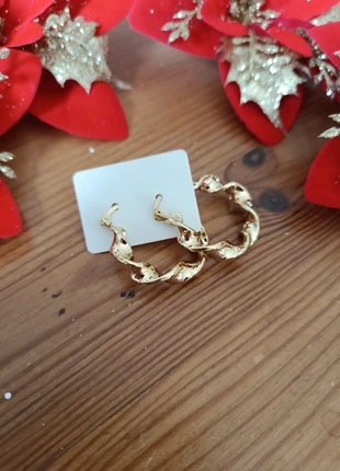 Jolies créoles stylisées dorées neuves, merk: sans marque, staat: Nieuw met prijskaartje, € 5,00, € 5,95 inclusief Kopersbescherming Pro