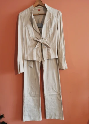 Ensemble tailleur blanc cassé femme, marque: Femme, état: Très bon état, taille: S / 36 / 8, 20,00 €, 21,70 € Protection acheteurs incluse