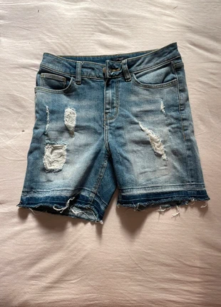 Short en jean bleu troué – Kiabi – Taille 34 – Style décontracté, brand: Kiabi, condition: Very good, size: XS / 34 / 6, €4.00, €4.90 includes Buyer Protection