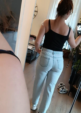 Jeans Mom chiaro vita alta, brand: OVS, condizioni: Ottime, taglia: M / IT 42 / EU 38, €4.00, €4.90 include la Protezione acquisti