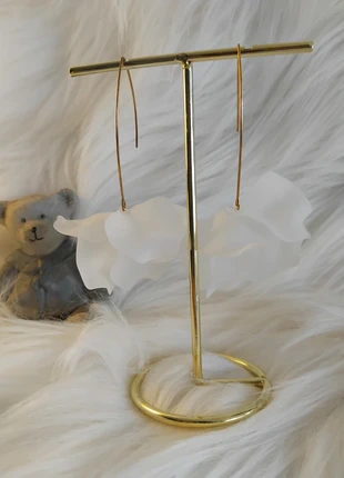 Boucles d’oreilles pétales Blanc et Doré 🤍, brand: Boucles d'oreilles, condition: Very good, €4.00, €4.90 includes Buyer Protection