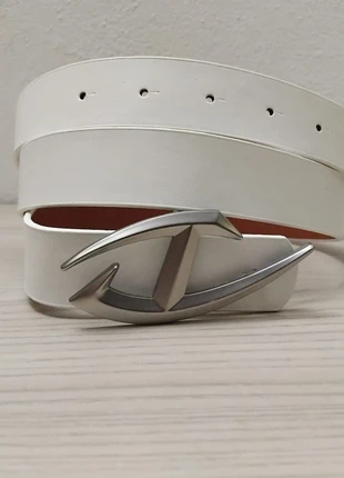 White Belt • Modern Silver Buckle • Minimal / Clean / Streetwear / Y2K Accessory, marca: y2k, estado: Nuevo sin etiquetas, tamaño: 105 cm, 8,00 €, 9,10 € Protección al comprador incluida
