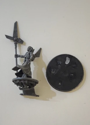 Warhammer 40K Ethéré Tau sur disque, marque: Games Workshop, état: Très bon état, 13,00 €, 14,35 € Protection acheteurs incluse