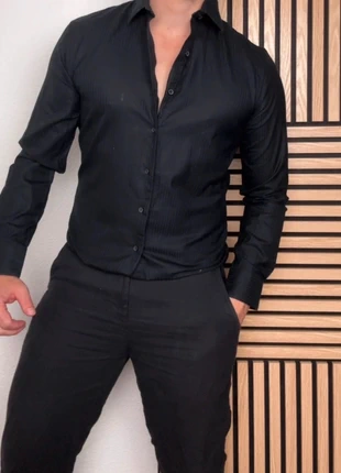 Chemise Noire APT.9 – Légèrement Rayée – Taille S – Très Bon État, marque: Apt. 9, état: Très bon état, taille: S, 15,00 €, 16,45 € Protection acheteurs (Pro) incluse