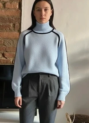 Pull bleu clair col montant avec liserés noirs – Taille M, brand: Atelier Norda, condition: Very good, size: M / 38 / 10, €37.00, €39.55 includes Buyer Protection