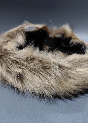 Bandeau fausse fourrure serre tête, marque: ardene, état: Neuf avec étiquette, taille: Taille unique, 6,00 €, 7,00 € Protection acheteurs incluse