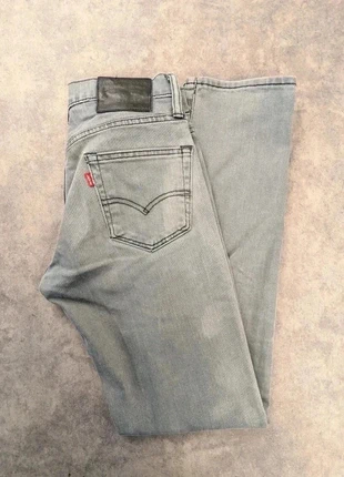 Jean levis 511 gris coupe droite - Bon Etat - Taille W28 L 32, brand: Levi's, condizioni: Buone, taglia: S / IT 40 / EU 36, €22.70, €24.54 include la Protezione acquisti Pro