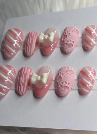 Press on nails + kit, état: Neuf avec étiquette, 20,00 €, 21,70 € Protection acheteurs incluse