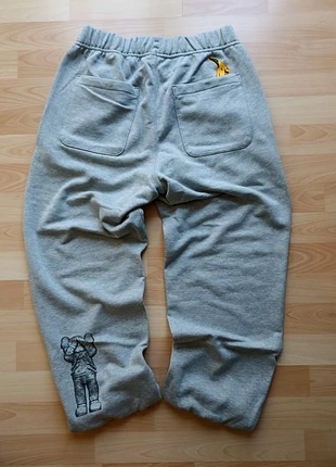 Jogging Kaws + Warhol Uniqlo baggy gris 100% coton - taille M, brand: Kaws, condizioni: Ottime, taglia: M, €35.00, €37.45 include la Protezione acquisti